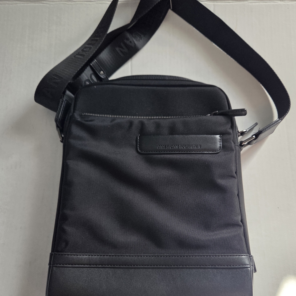 American Tourister NEW Black Crossbody Bag
